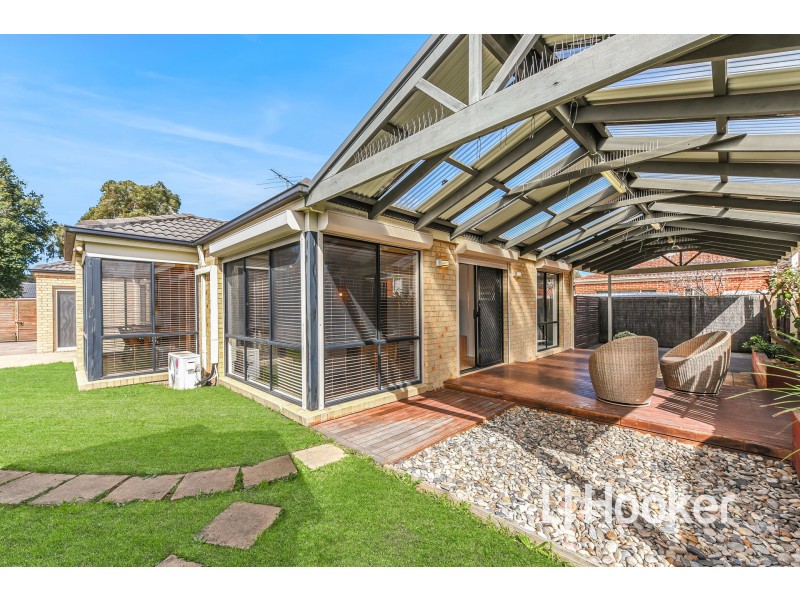4 Dennis Close, Lynbrook VIC 3975