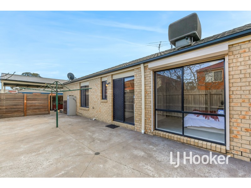 4 Dennis Close, Lynbrook VIC 3975