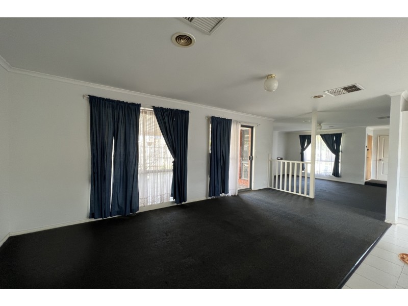 14 Alamanda Way, Cranbourne VIC 3977