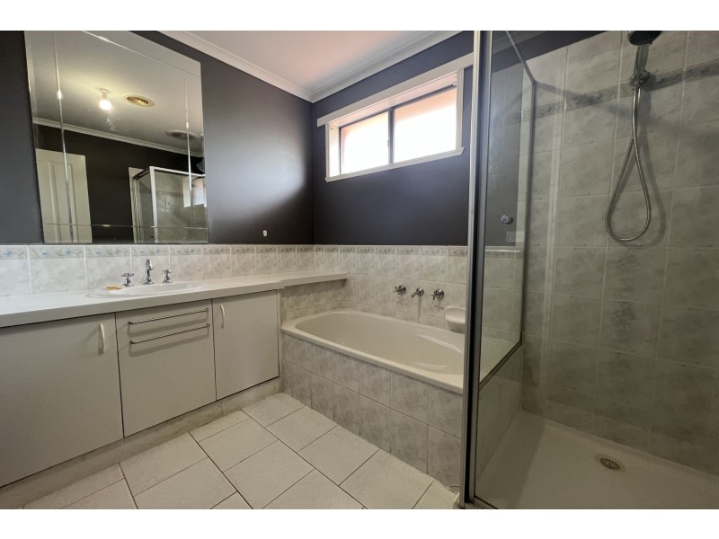 14 Alamanda Way, Cranbourne VIC 3977