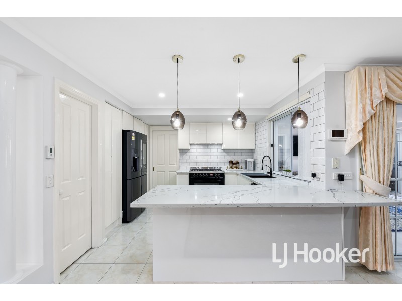 28 Lake View Drive, Narre Warren South VIC 3805