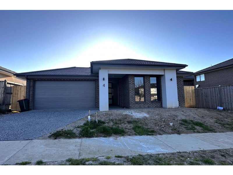 4 Verdant Drive, Clyde North VIC 3978
