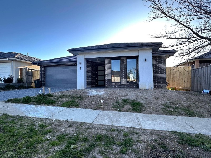 4 Verdant Drive, Clyde North VIC 3978