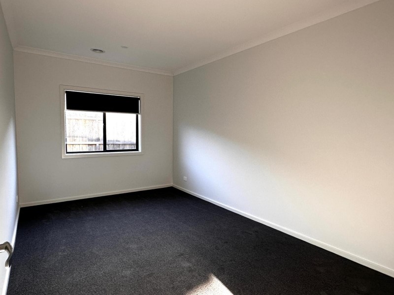 4 Verdant Drive, Clyde North VIC 3978