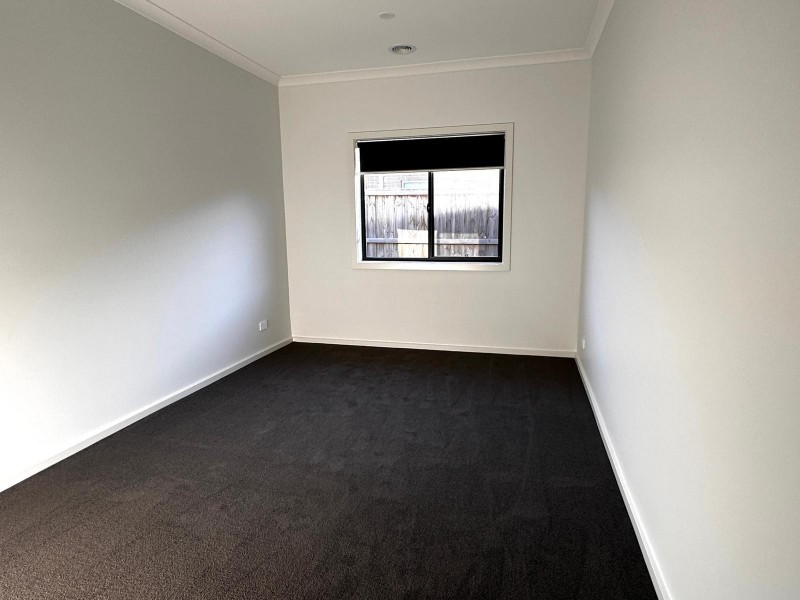 4 Verdant Drive, Clyde North VIC 3978