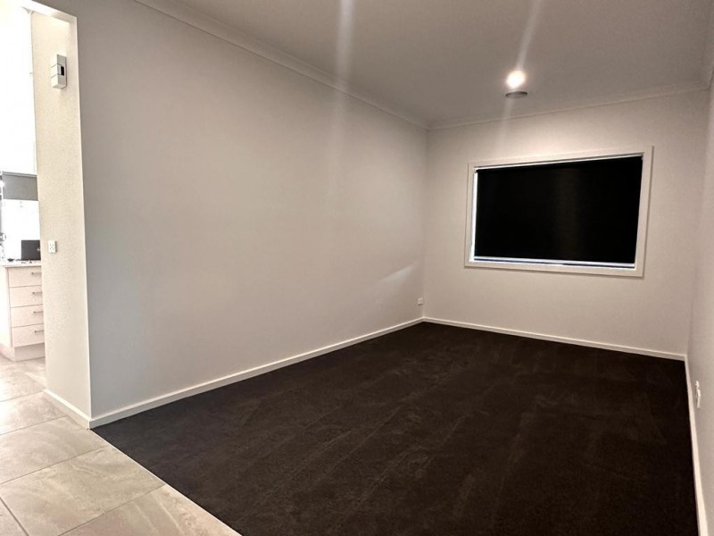 4 Verdant Drive, Clyde North VIC 3978