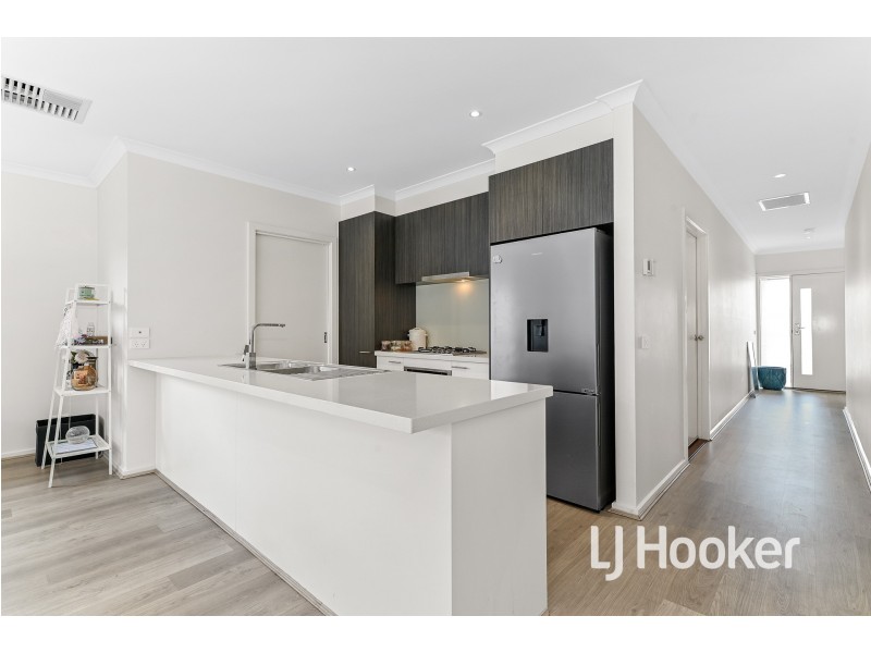 16 Kate Avenue, Hampton Park VIC 3976