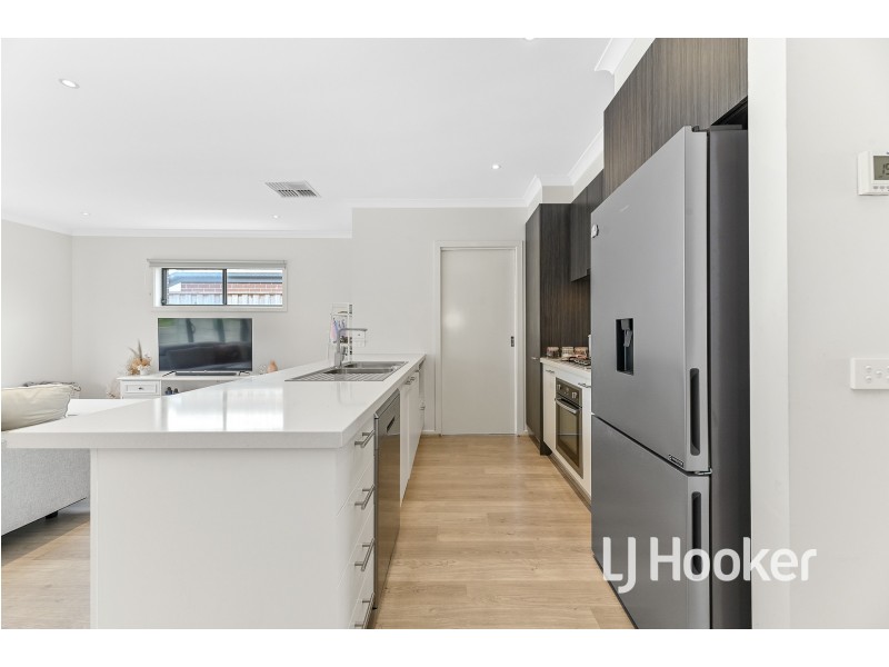 16 Kate Avenue, Hampton Park VIC 3976