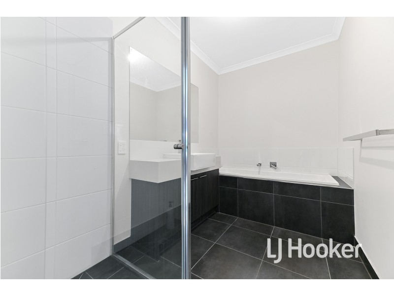 16 Kate Avenue, Hampton Park VIC 3976