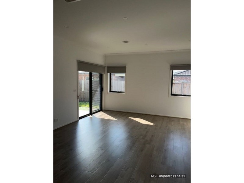 57 Pitfield Avenue, Cranbourne East VIC 3977