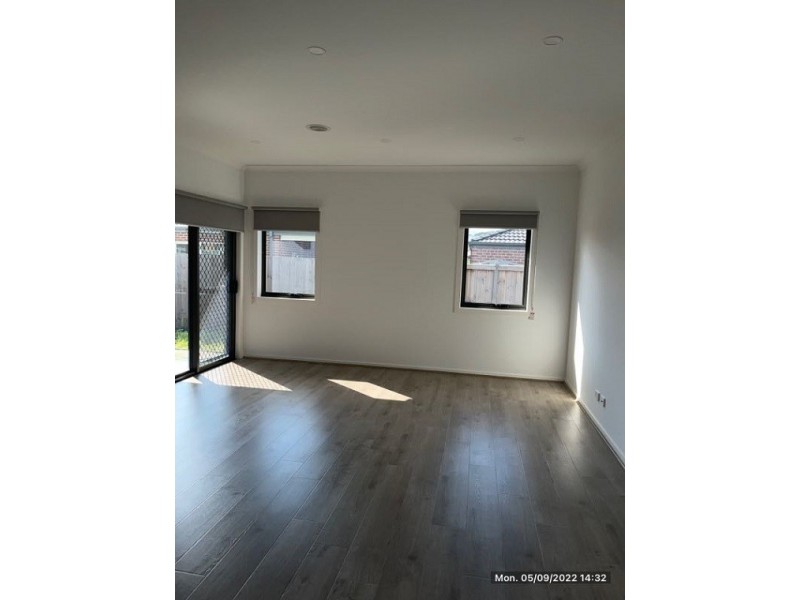 57 Pitfield Avenue, Cranbourne East VIC 3977