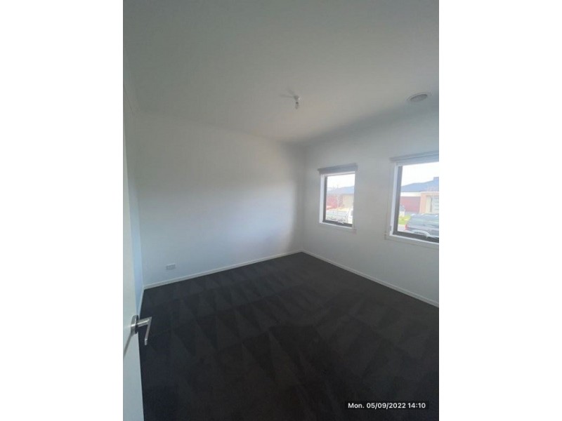57 Pitfield Avenue, Cranbourne East VIC 3977