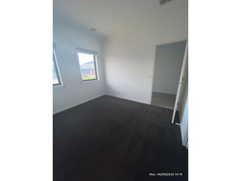 57 Pitfield Avenue, Cranbourne East VIC 3977