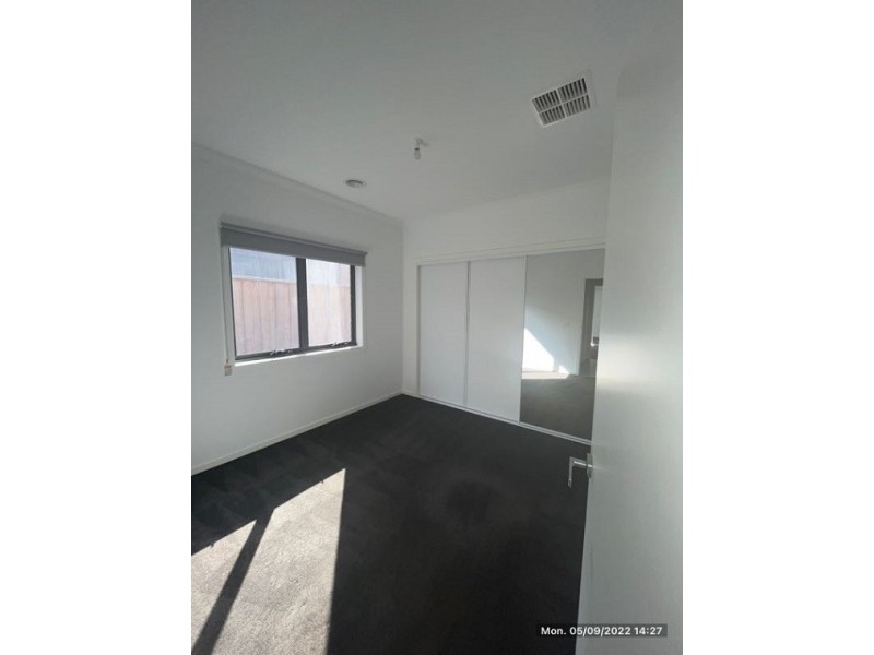 57 Pitfield Avenue, Cranbourne East VIC 3977