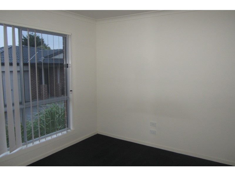 33/11 Hawk Avenue, Pakenham VIC 3810