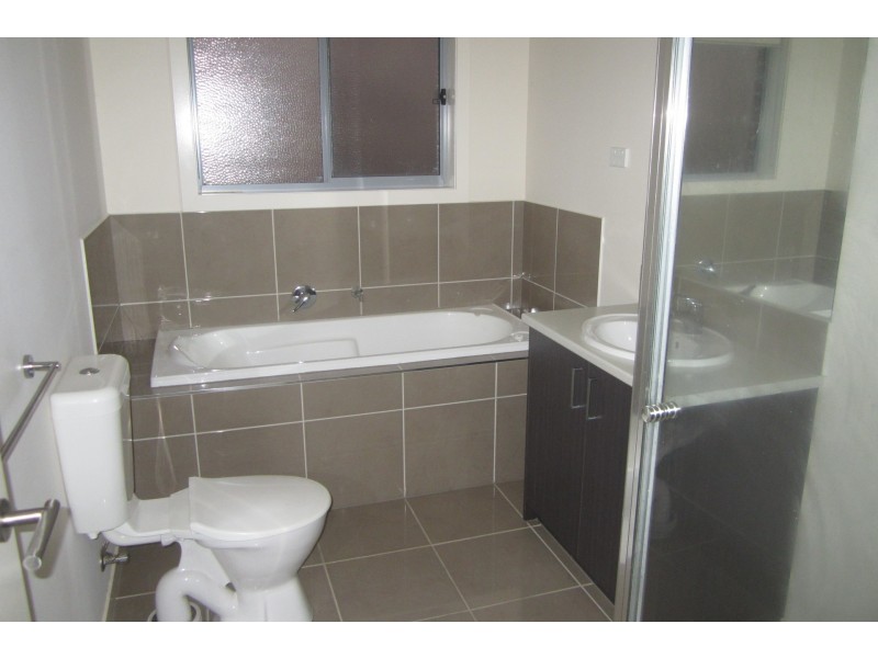 33/11 Hawk Avenue, Pakenham VIC 3810