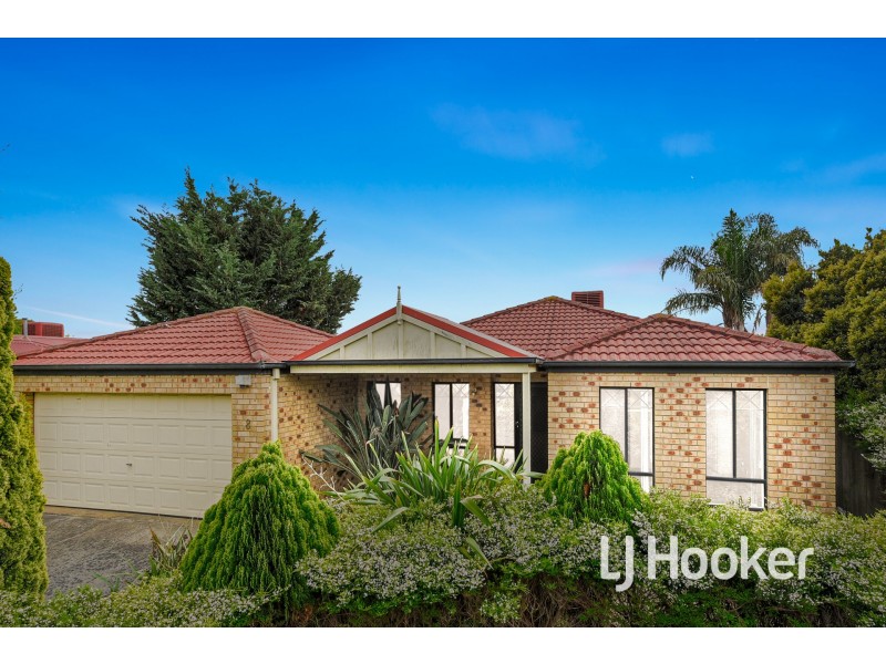 8 Farnborough Way, Berwick VIC 3806