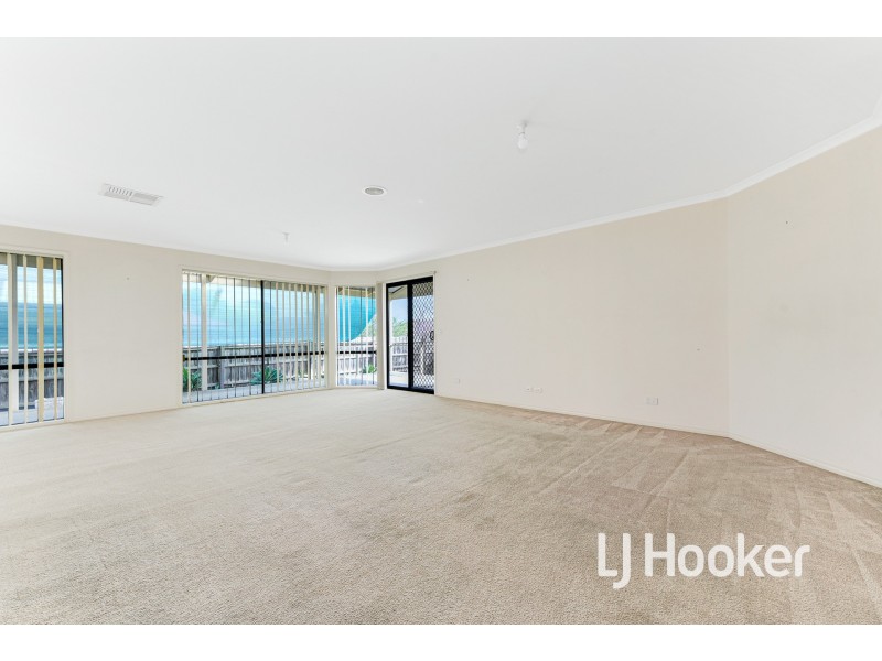 8 Farnborough Way, Berwick VIC 3806