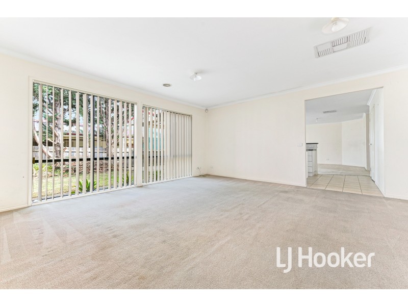 8 Farnborough Way, Berwick VIC 3806