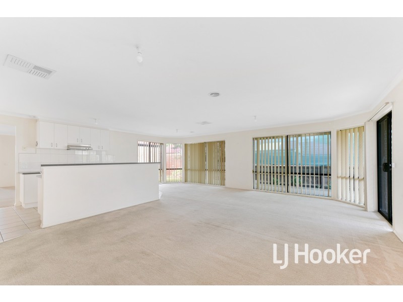8 Farnborough Way, Berwick VIC 3806