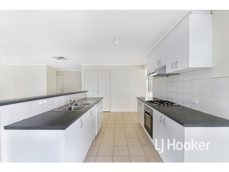 8 Farnborough Way, Berwick VIC 3806