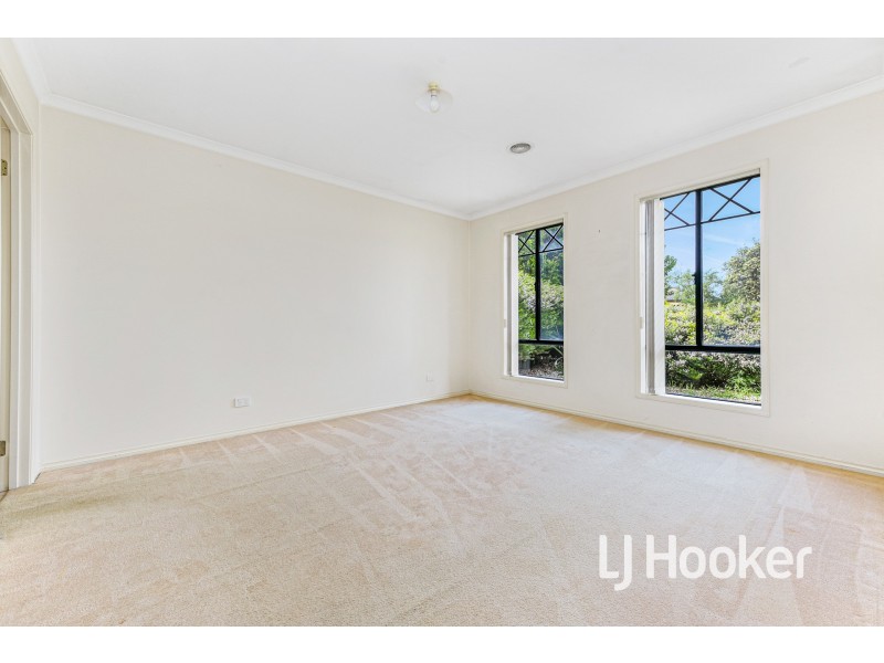 8 Farnborough Way, Berwick VIC 3806