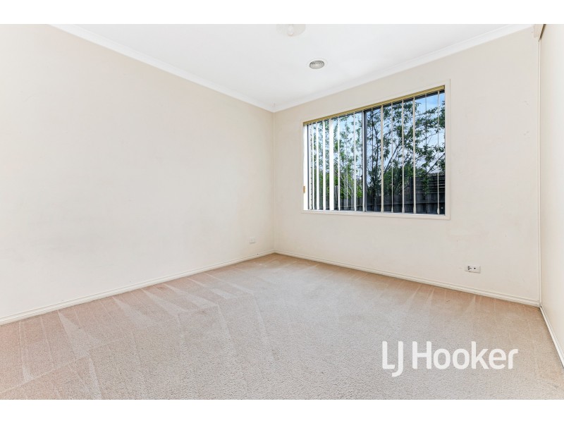 8 Farnborough Way, Berwick VIC 3806