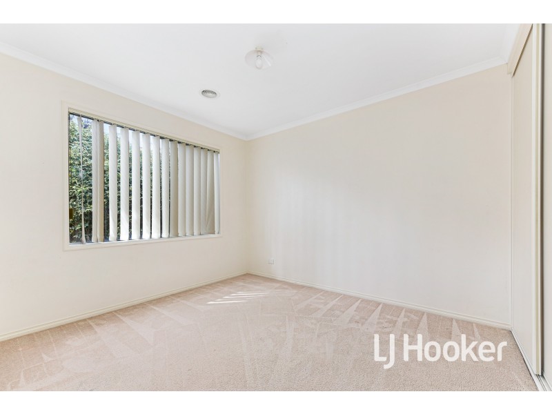 8 Farnborough Way, Berwick VIC 3806