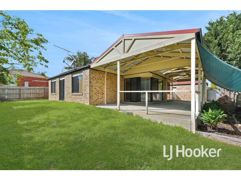 8 Farnborough Way, Berwick VIC 3806