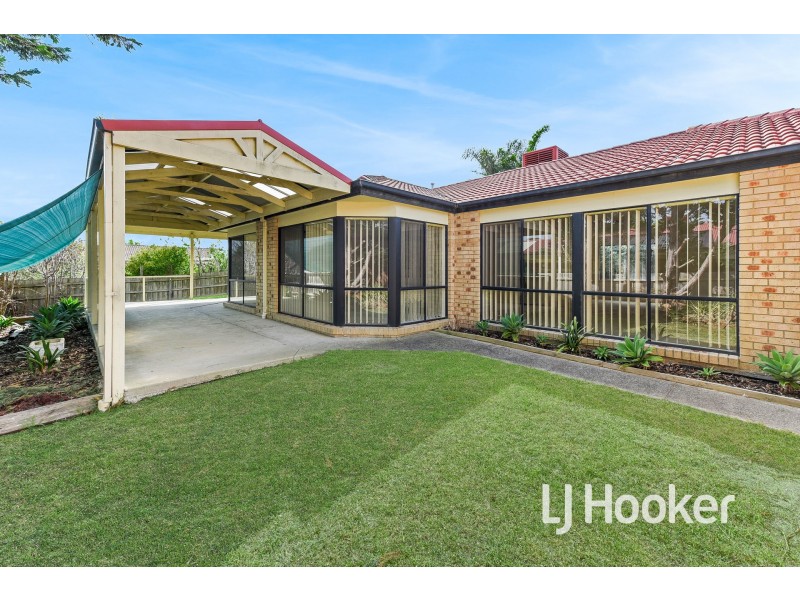 8 Farnborough Way, Berwick VIC 3806