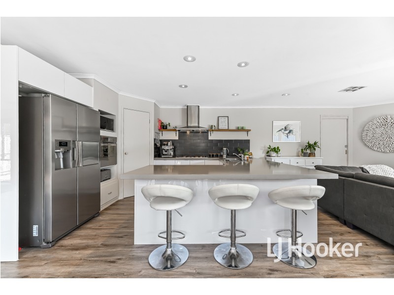 8 Somerset Court, Narre Warren South VIC 3805