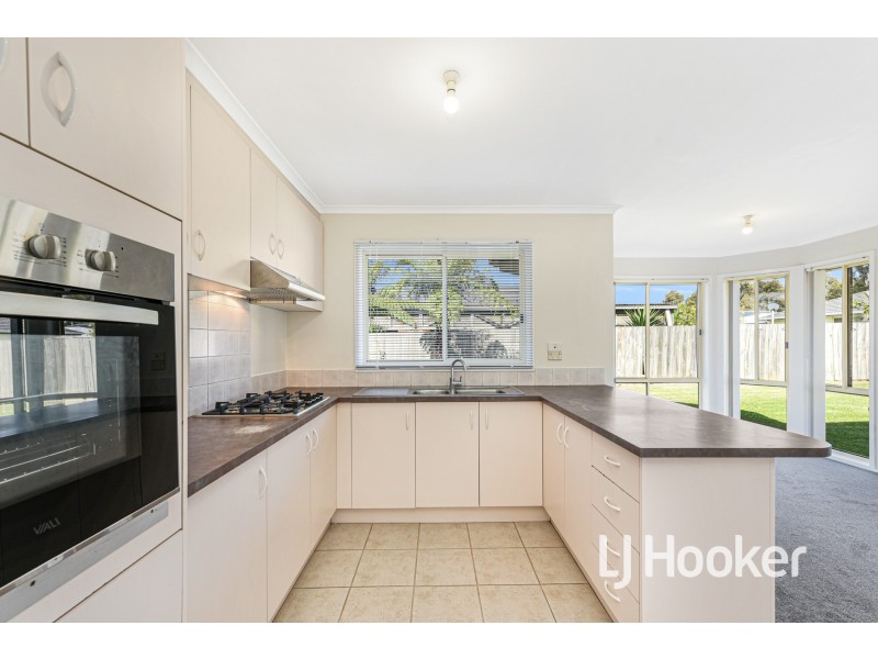 16 The Parkway, Hampton Park VIC 3976