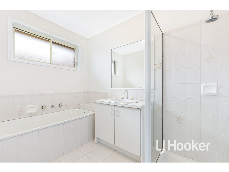 16 The Parkway, Hampton Park VIC 3976