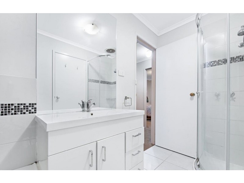 16 Upton Crescent, Narre Warren VIC 3805