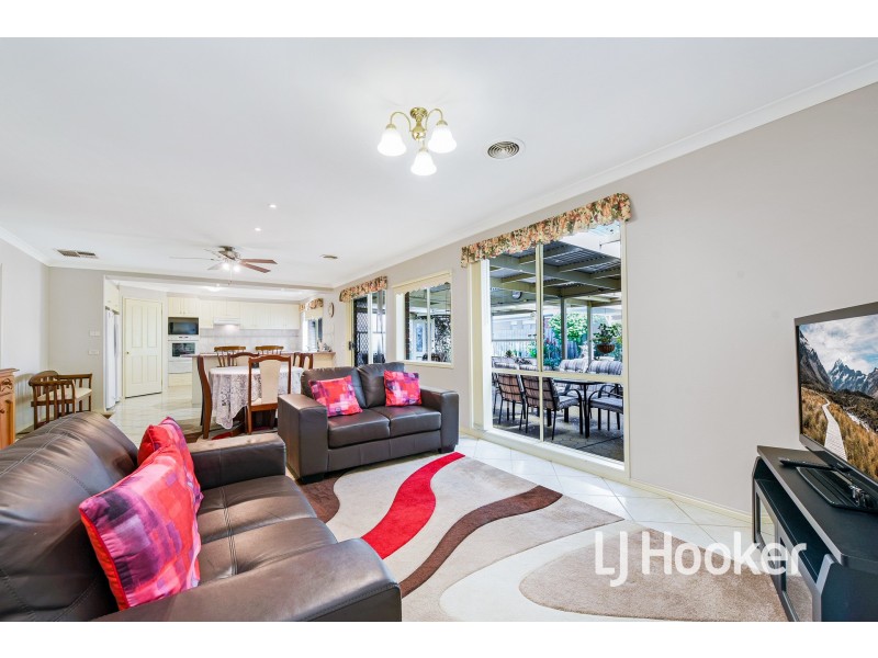 6 Berwick-Cranbourne Road, Cranbourne East VIC 3977