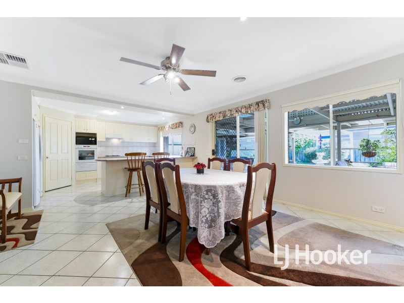 6 Berwick-Cranbourne Road, Cranbourne East VIC 3977