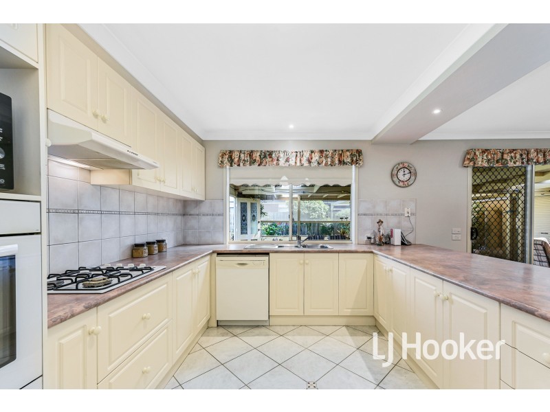 6 Berwick-Cranbourne Road, Cranbourne East VIC 3977