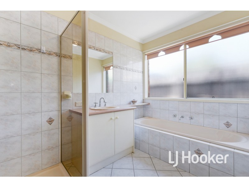 6 Berwick-Cranbourne Road, Cranbourne East VIC 3977