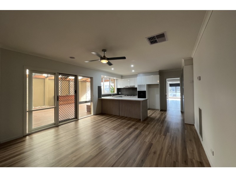 50 Lawless Drive, Cranbourne North VIC 3977