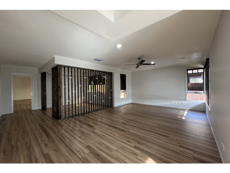 50 Lawless Drive, Cranbourne North VIC 3977