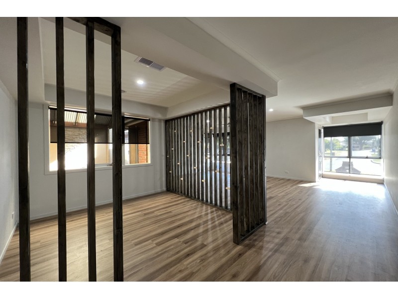 50 Lawless Drive, Cranbourne North VIC 3977