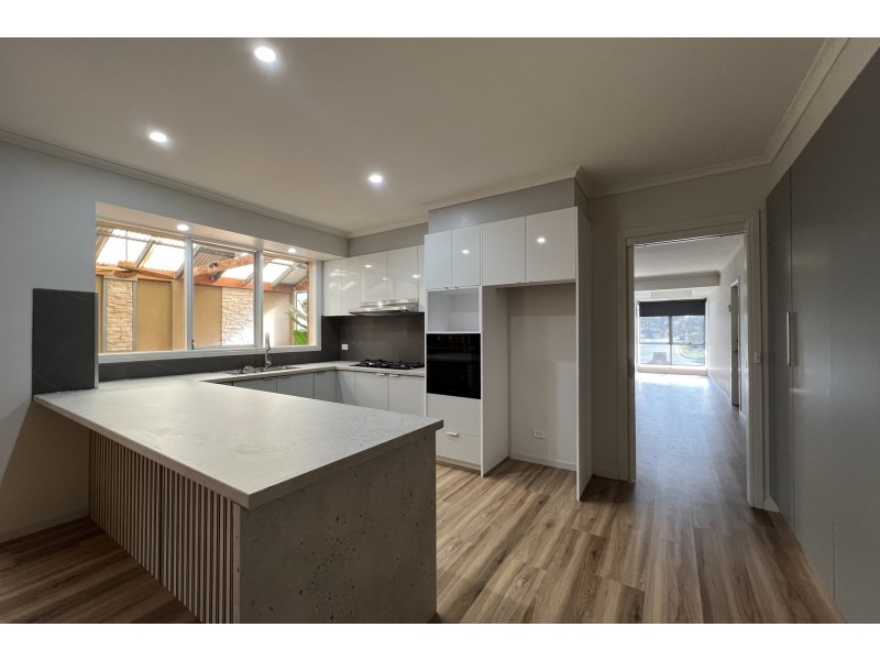 50 Lawless Drive, Cranbourne North VIC 3977