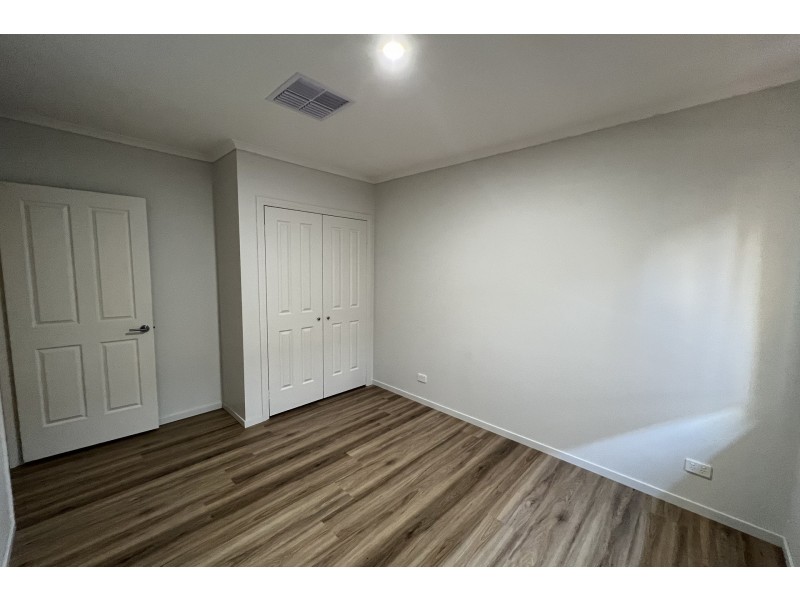 50 Lawless Drive, Cranbourne North VIC 3977