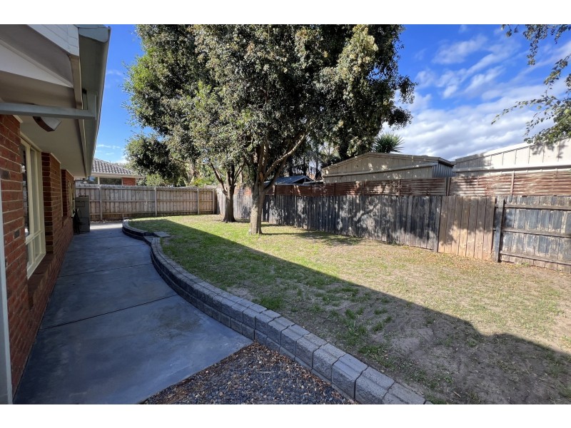 50 Lawless Drive, Cranbourne North VIC 3977