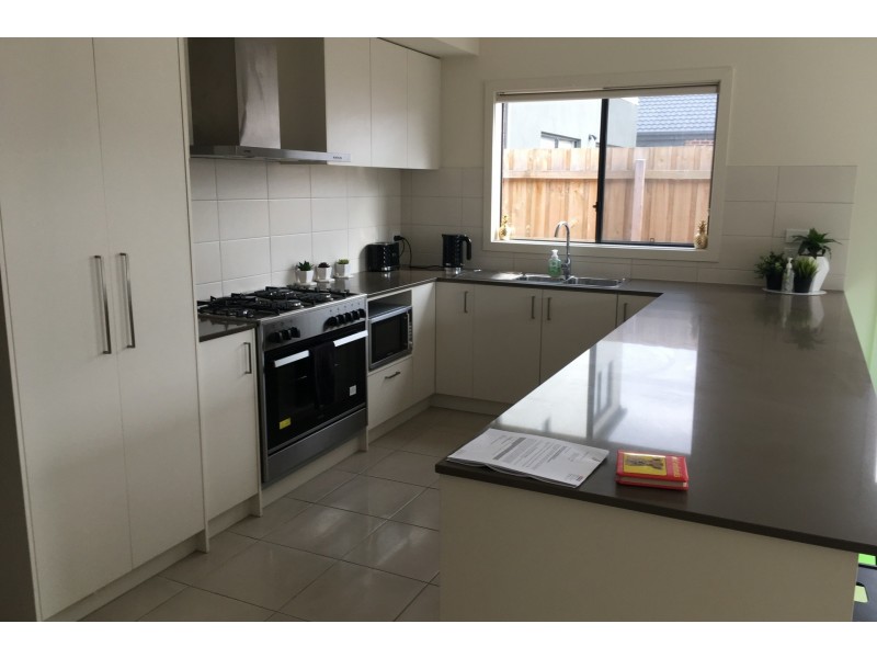 29 Fiorelli Boulevard, Cranbourne East VIC 3977