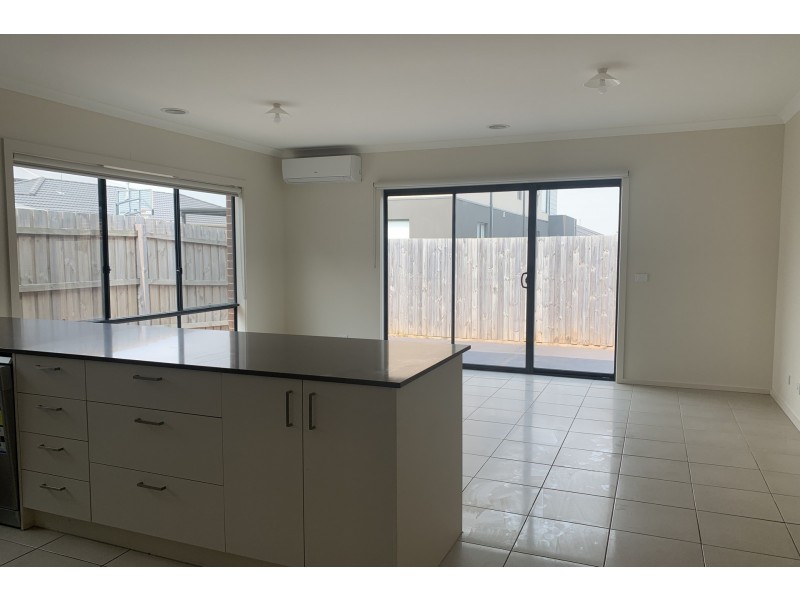 29 Fiorelli Boulevard, Cranbourne East VIC 3977