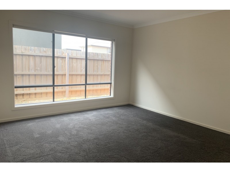 29 Fiorelli Boulevard, Cranbourne East VIC 3977