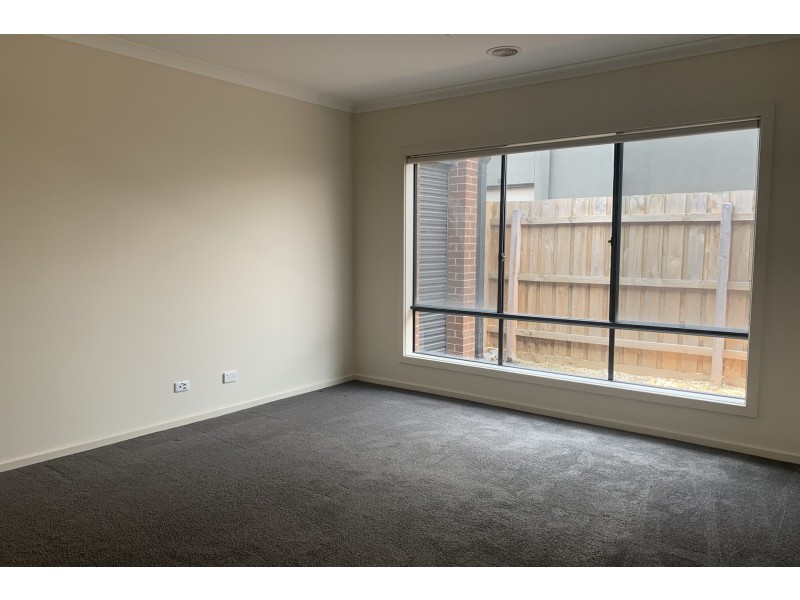 29 Fiorelli Boulevard, Cranbourne East VIC 3977