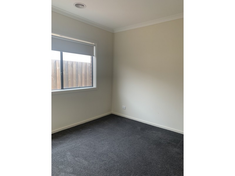 29 Fiorelli Boulevard, Cranbourne East VIC 3977