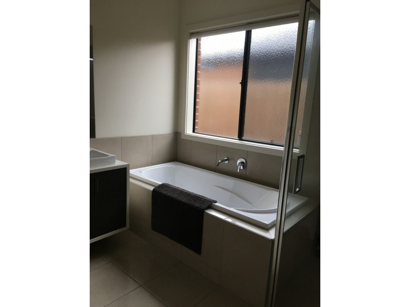 29 Fiorelli Boulevard, Cranbourne East VIC 3977